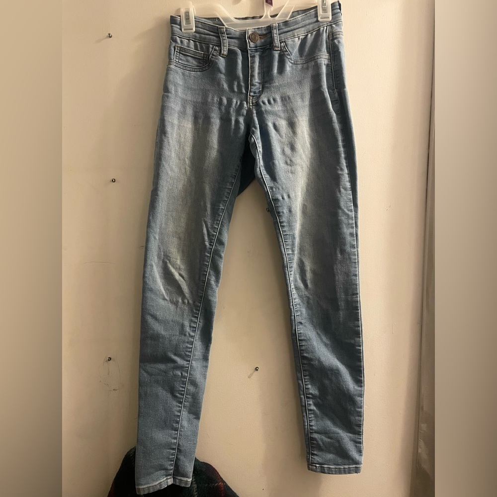 Low rise jeans, fit snug